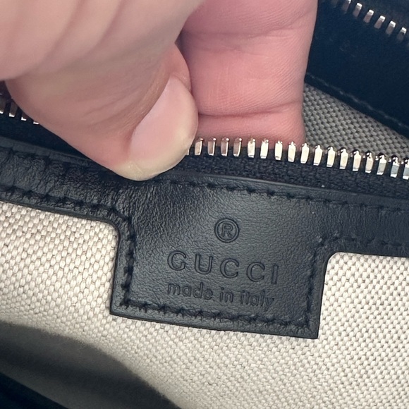Gucci GG Embossed Messenger Bag - Picture 4 of 6